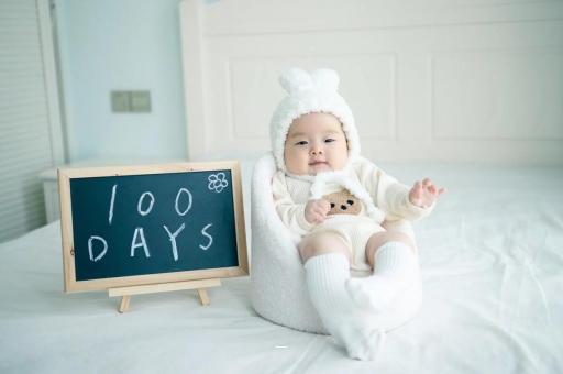 海门四个月宝宝咬下嘴唇