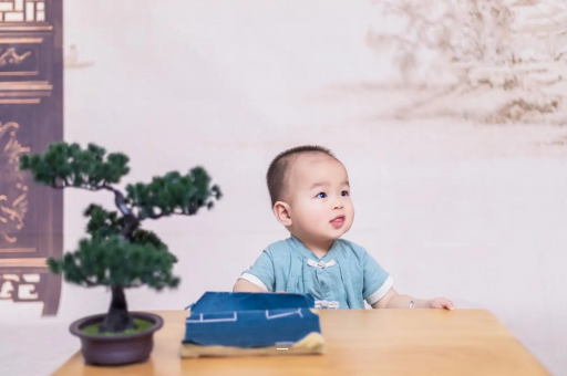 海门宝宝吐黄水是怎么回事